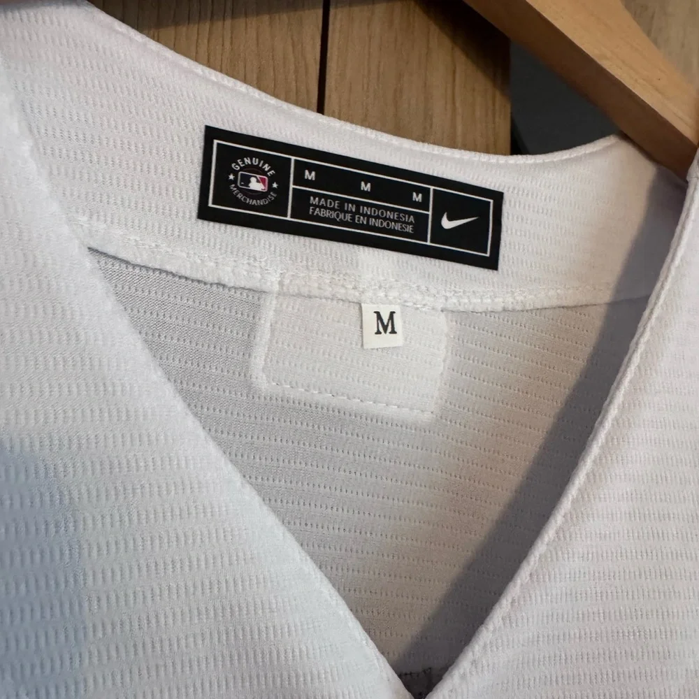 Los Angeles Dodgers Gold Script #18 World Series Champions Jersey- Medium- Nike - Picture 7 of 10